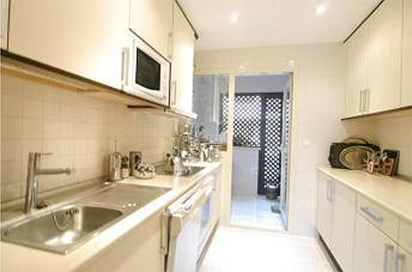 kitchen image cabopino apartment